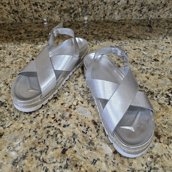 J/Slides Silver Strappy Platform Sandals Size 10 - Picture 1 of 5